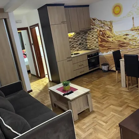 Laura Apartament *